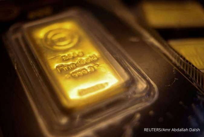 Harga emas spot dan Antam ambles, saatnya akumulasi atau tunggu lagi?
