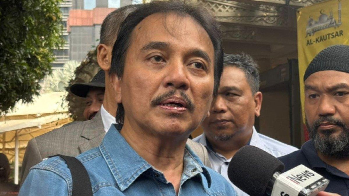 Roy Suryo angkat kaki dari RS, teriak Allahu Akbar saat digiring masuk mobil tahanan pagi ini